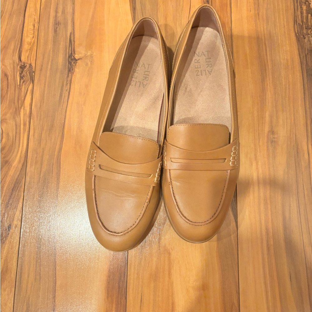 Naturalizer Women's 9W Tan Loafer